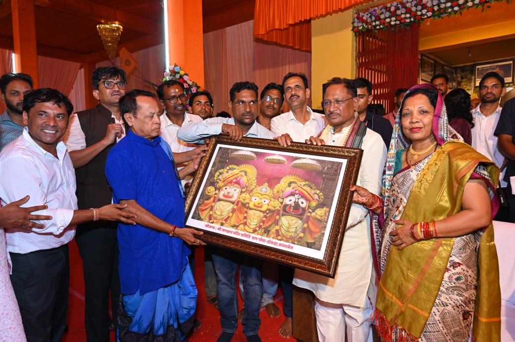 भगवान जगन्नाथ मंदिर के प्राण प्रतिष्ठा कार्यक्रम में शामिल होने पहुंचे मुख्यमंत्री श्री विष्णुदेव साय एवं धर्मपत्नी श्रीमती कौशल्या साय